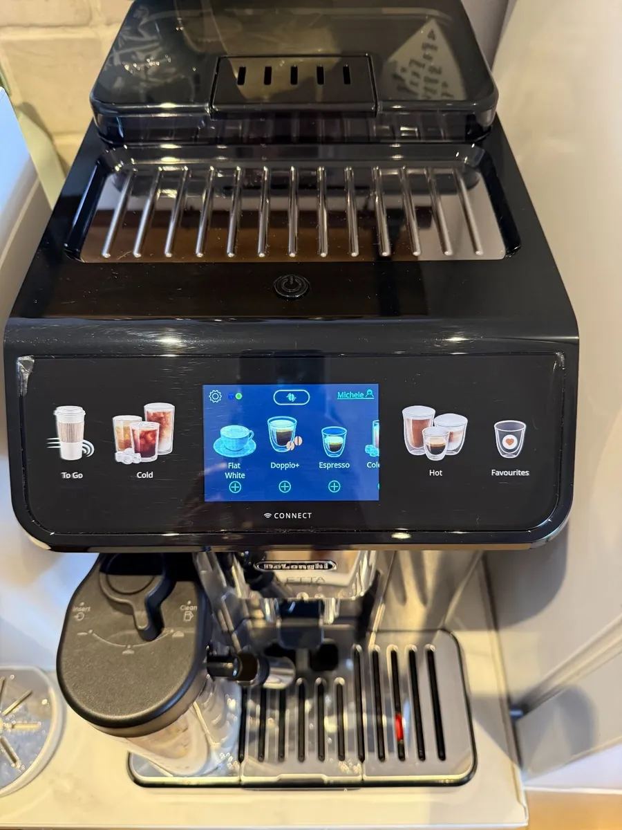 De'Longhi Eletta Explore Bean-to-Cup Coffee Machin - Image 3