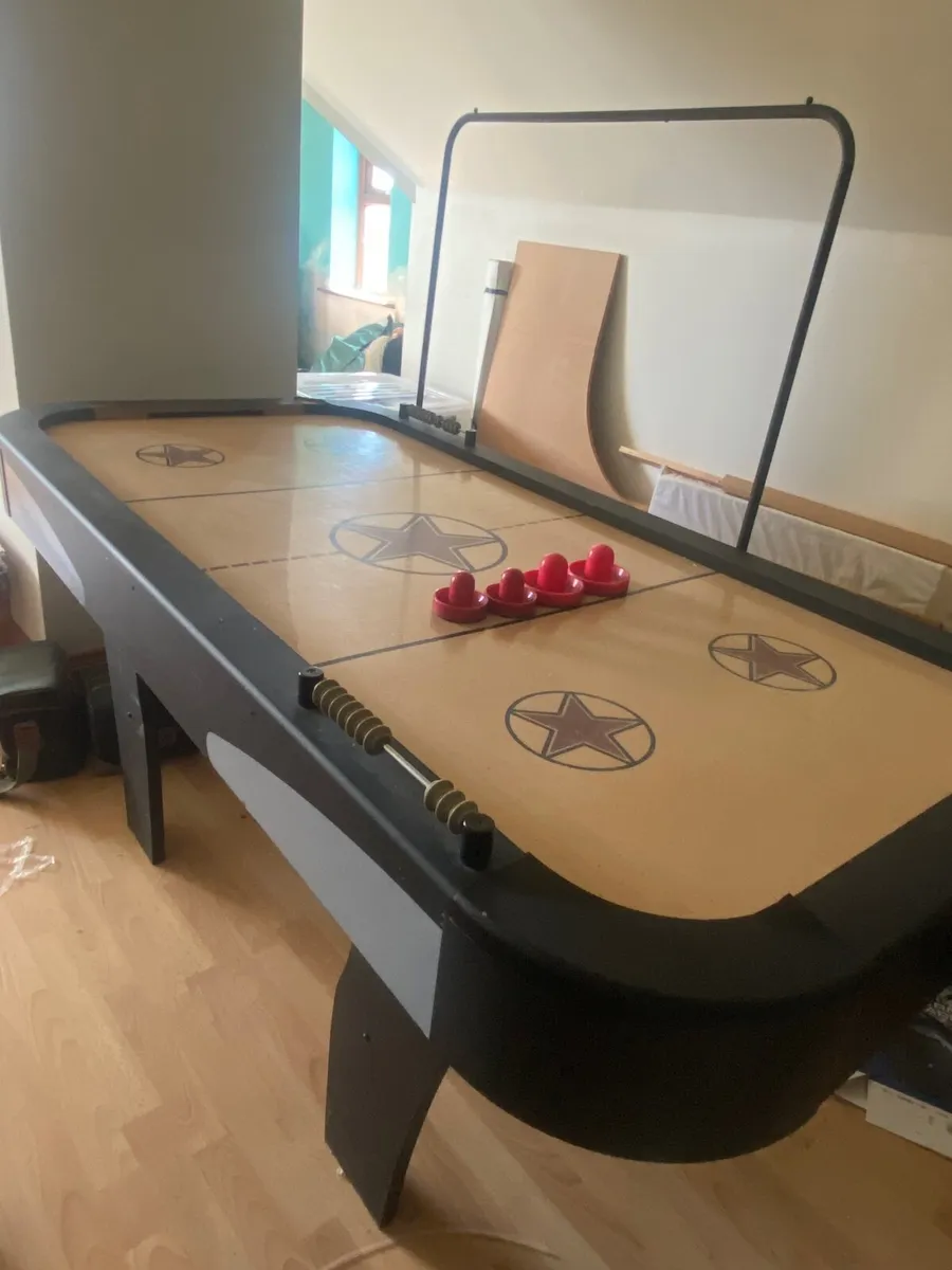 Air hockey table-Free - Image 1
