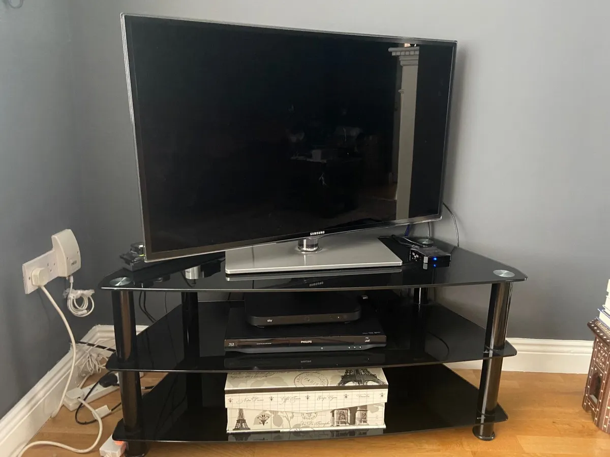 TV and TV Unit - Image 3
