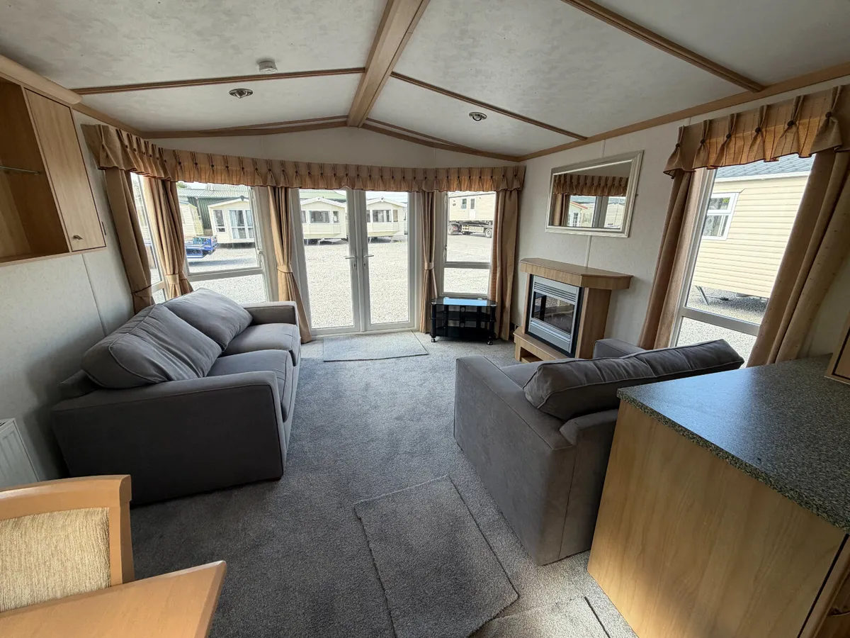 Carnaby Rosedale 37x12 3 bed - Image 2