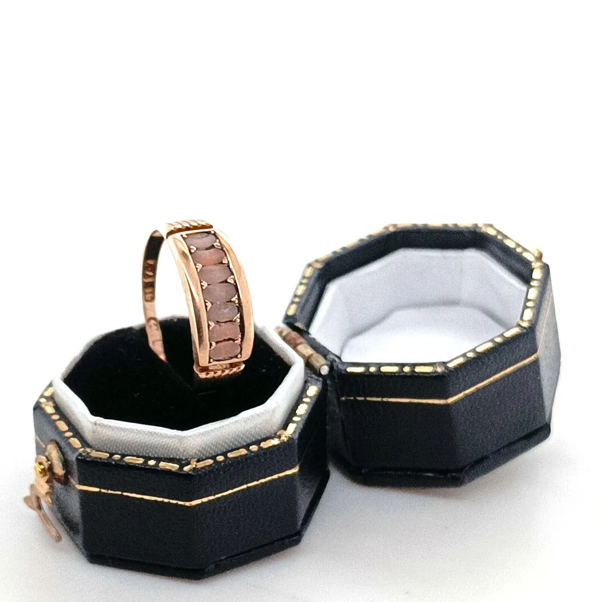 Antique 15k Gold Angel's Breath Coral Ring - Image 4