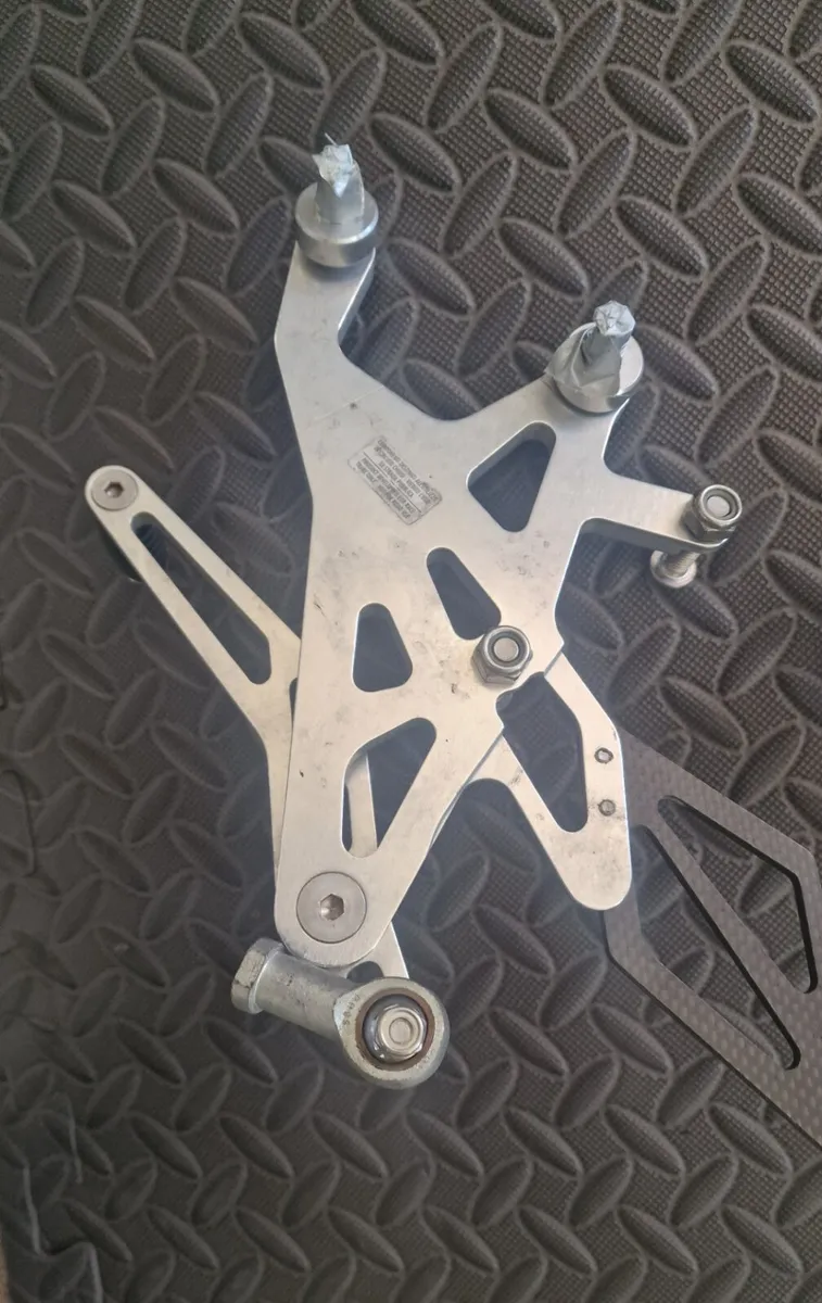 Pre Injection R6 rearset footrests - Image 3