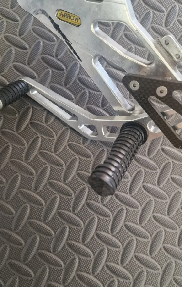 Pre Injection R6 rearset footrests - Image 2