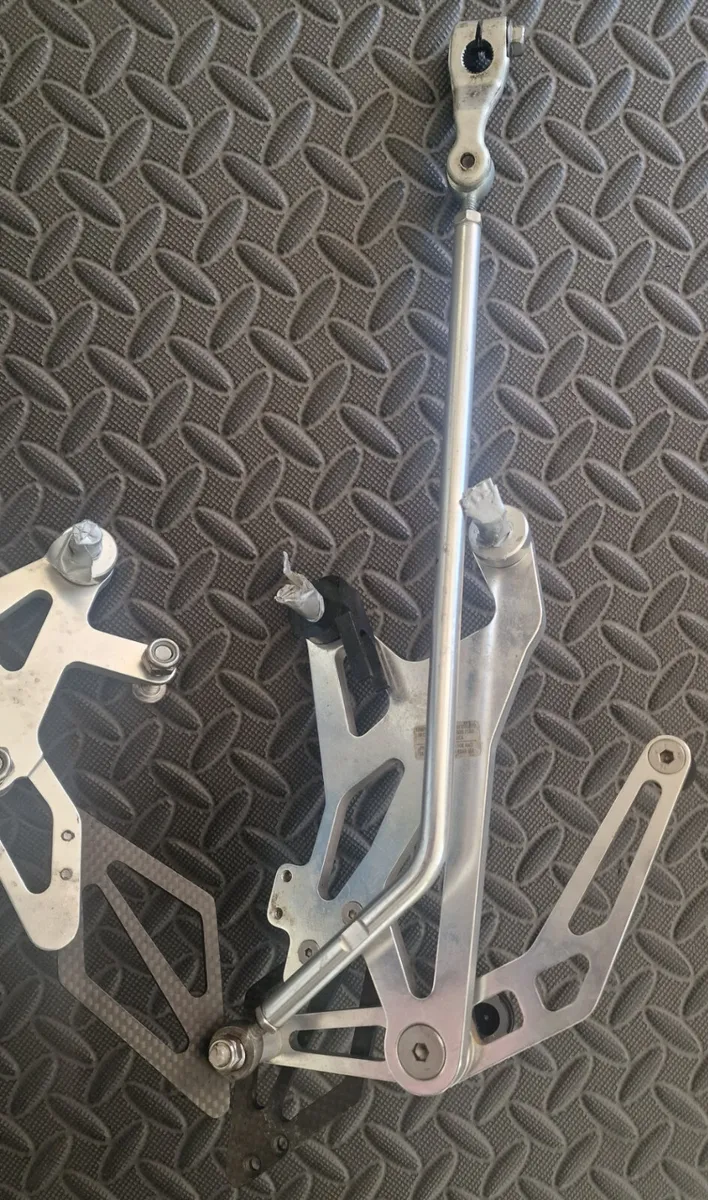Pre Injection R6 rearset footrests - Image 4