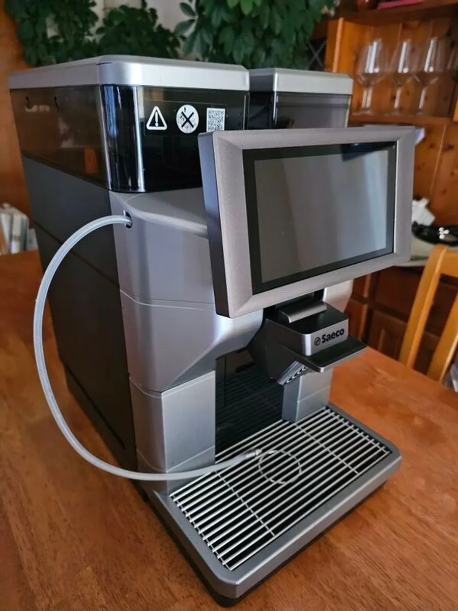 Saeco Magic M2+ Professional Coffee Machine - Image 4