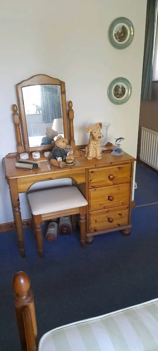 Bedroom furniture - Image 1
