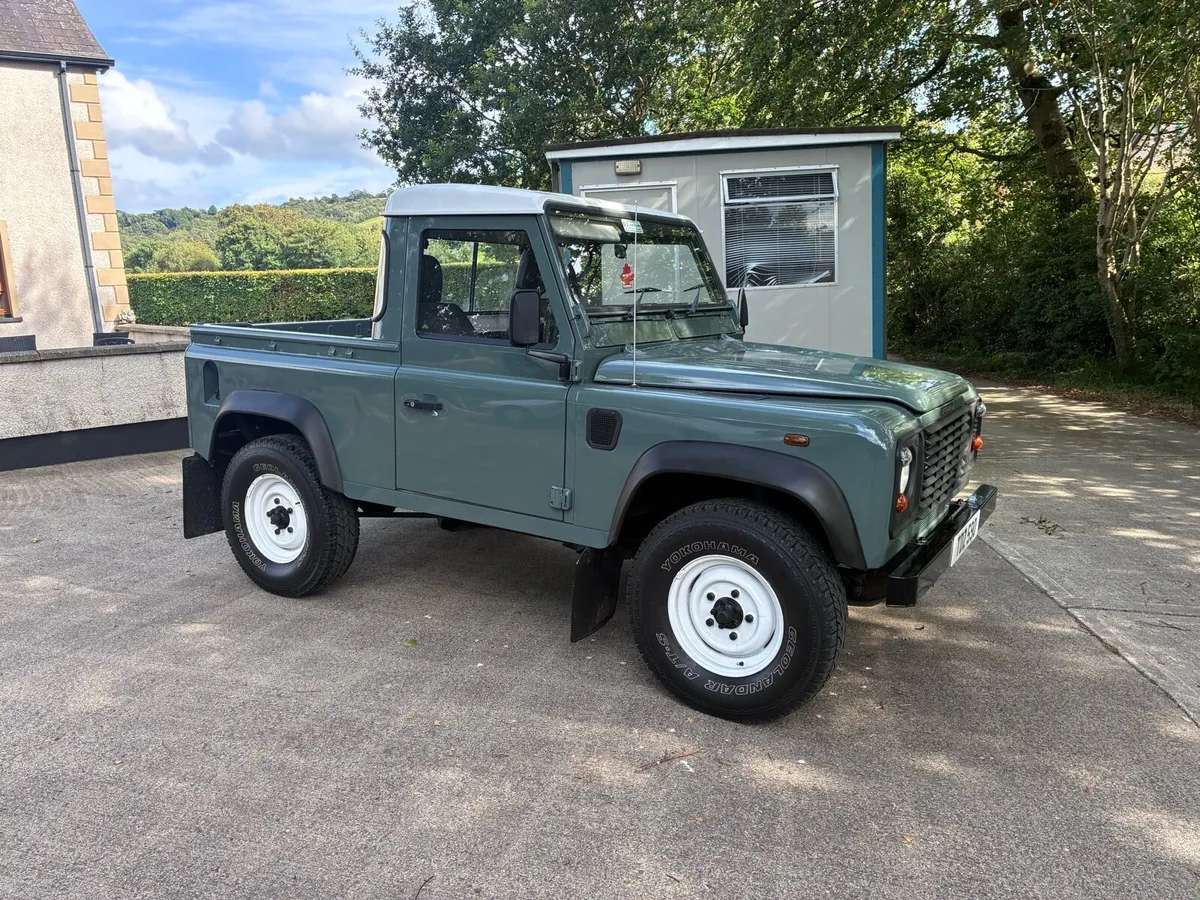 Land Rover defender 90 td5 - Image 1