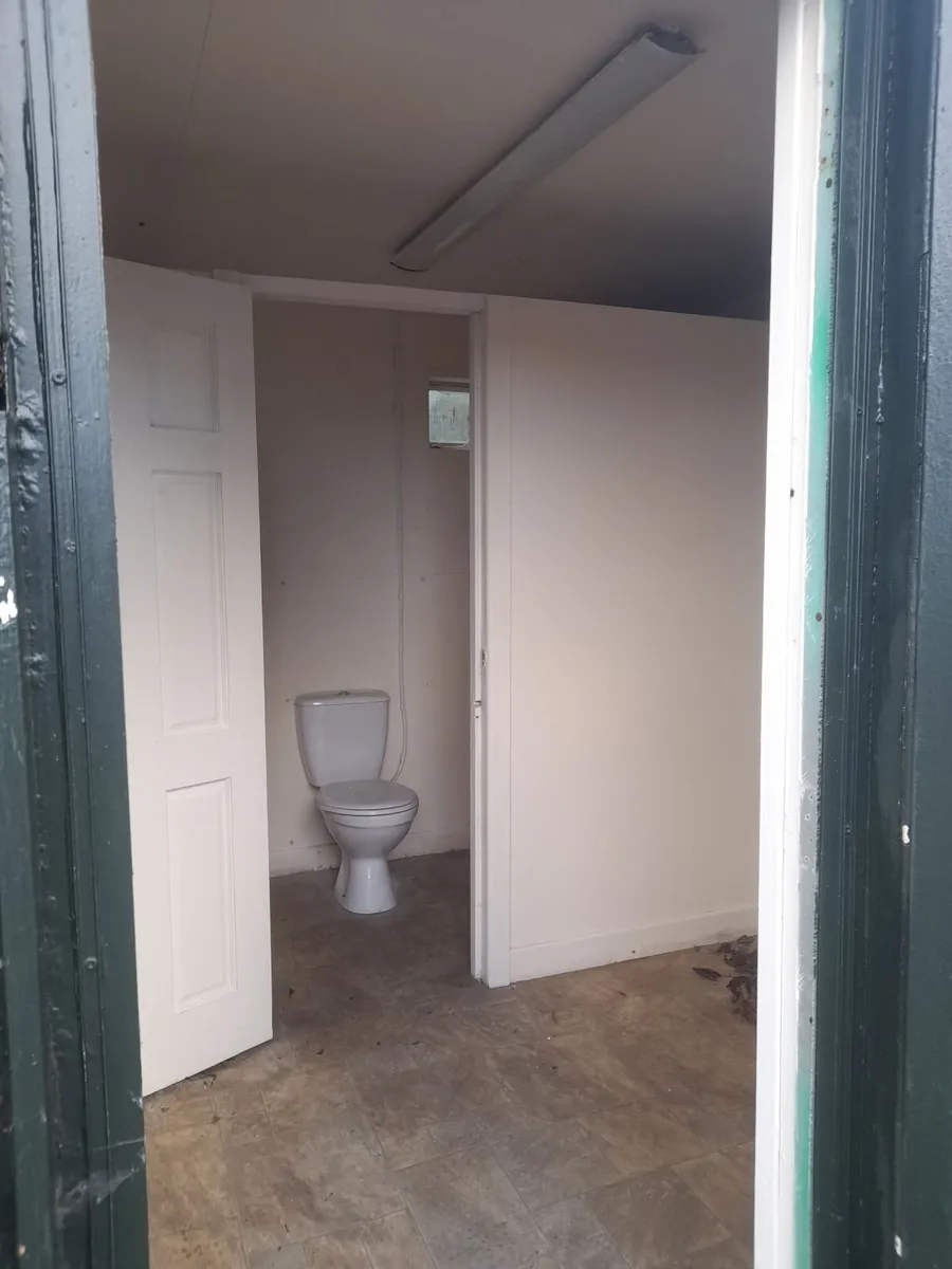 16ft X 10ft toilet unit - Image 2