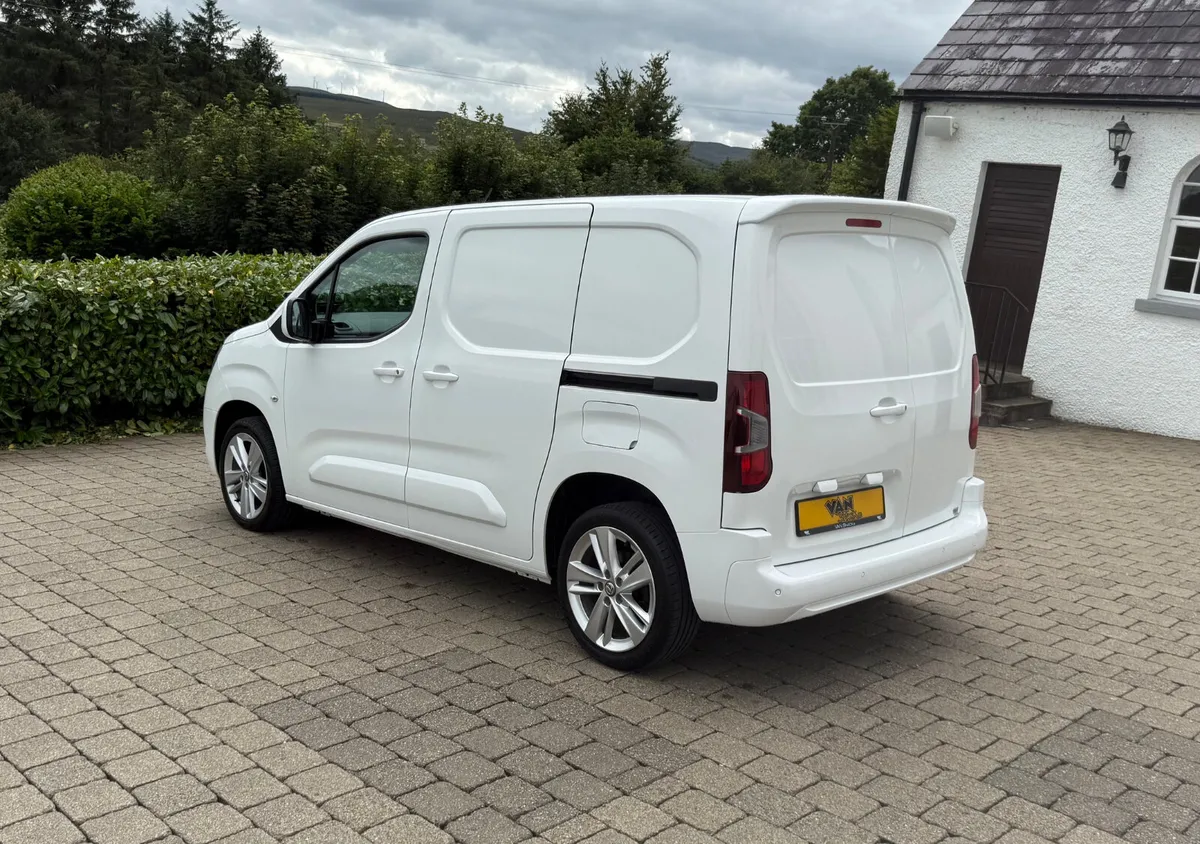 2022 (222reg) Opel Combo Sportive 100bhp - Image 4
