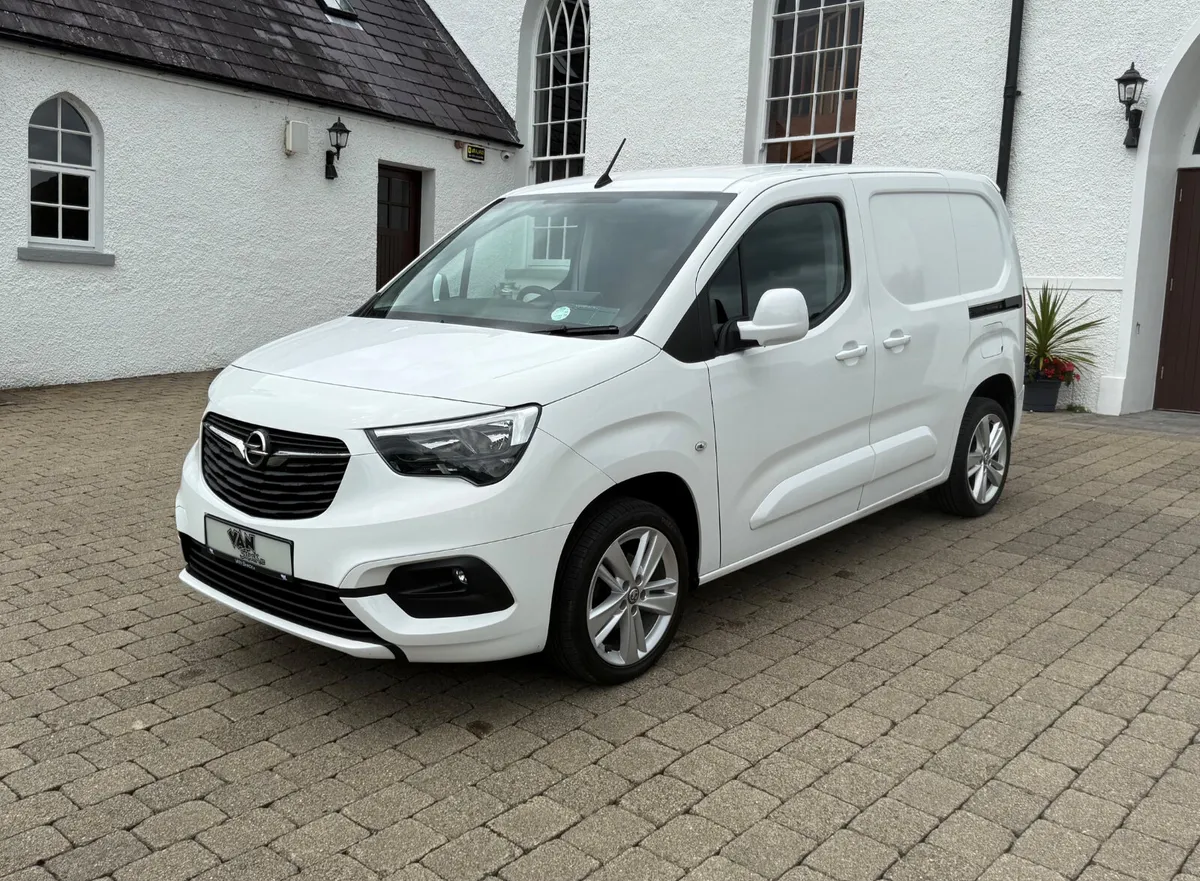 2022 (222reg) Opel Combo Sportive 100bhp - Image 3