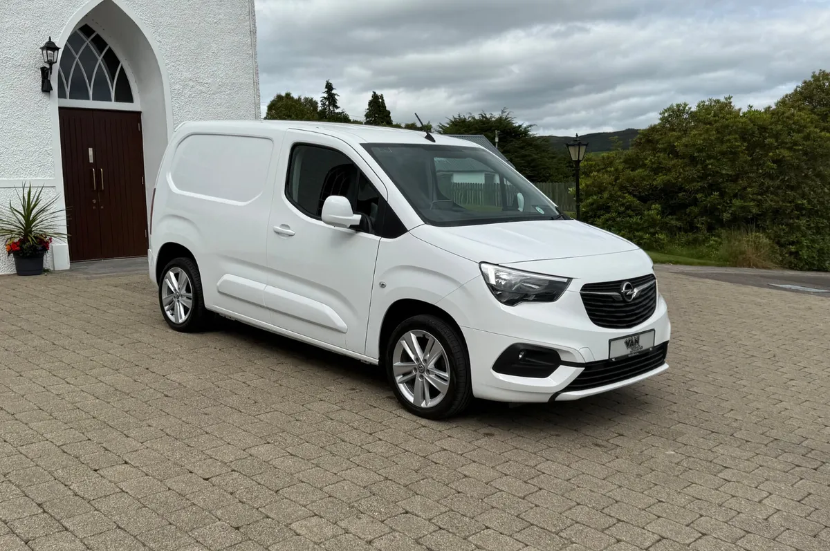 2022 (222reg) Opel Combo Sportive 100bhp - Image 1