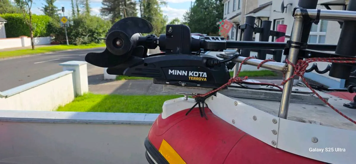 Zodiac rib boat with fishing accessories - Image 4