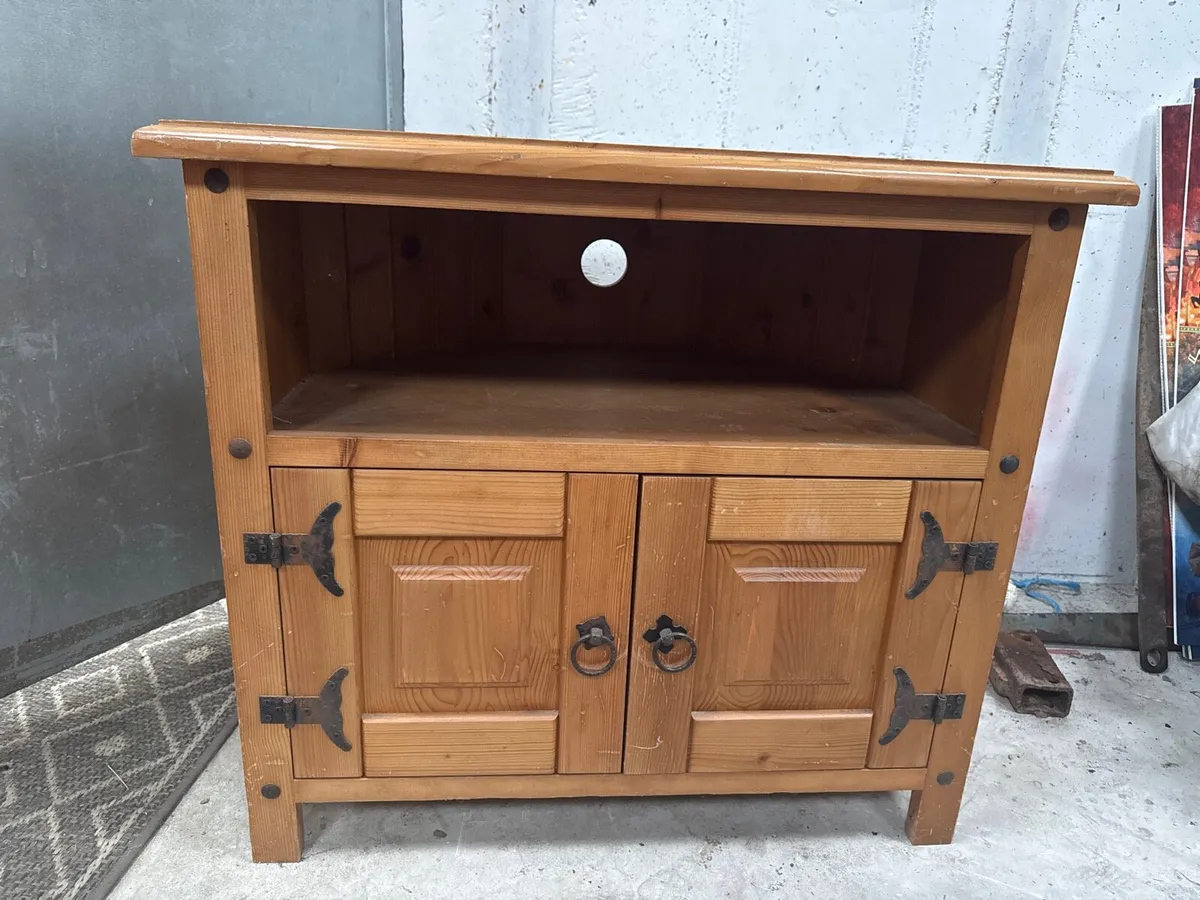 Solid TV Unit - Image 1