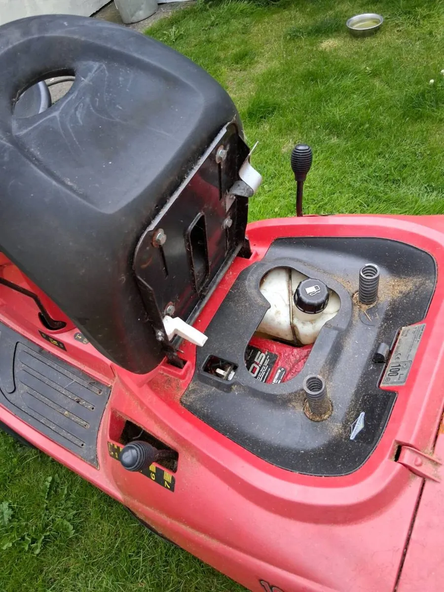 Ride on mower - Image 2