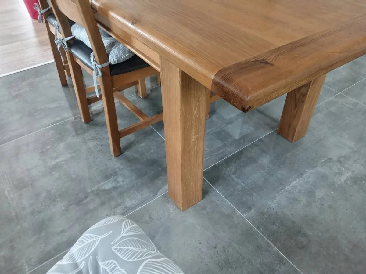 Oak dining table and 6 chairs - Image 2