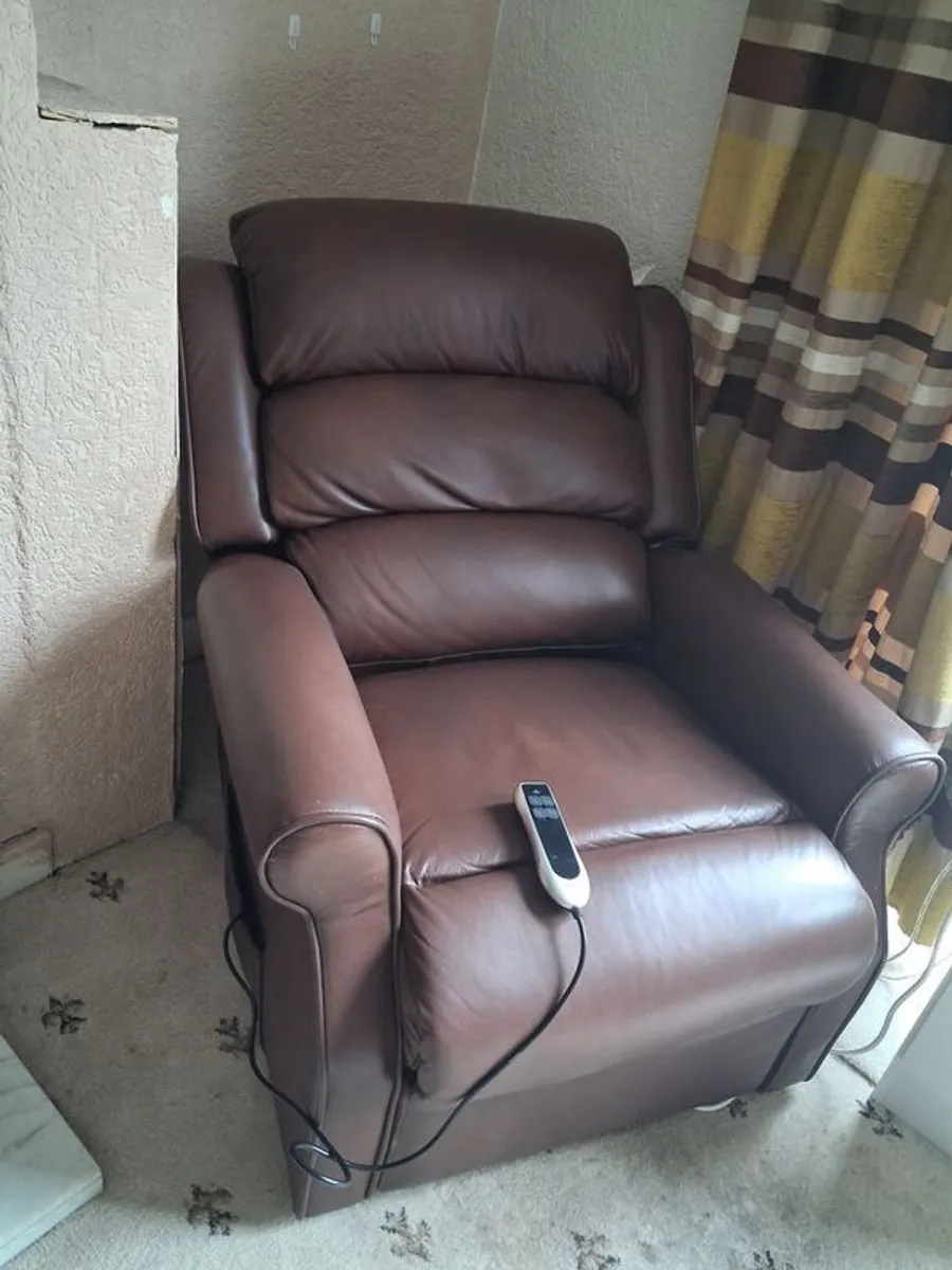 Electric recliner armchair - Image 2