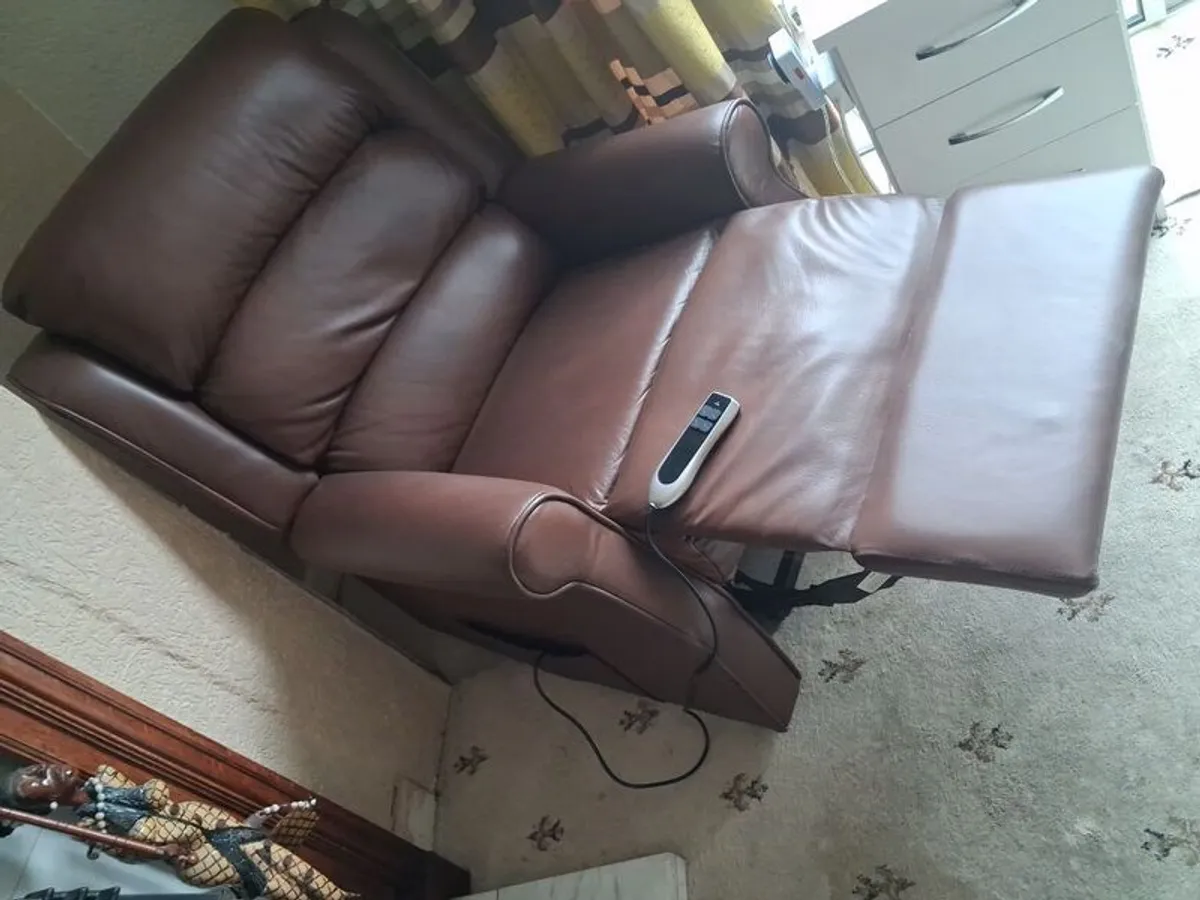 Electric recliner armchair - Image 4