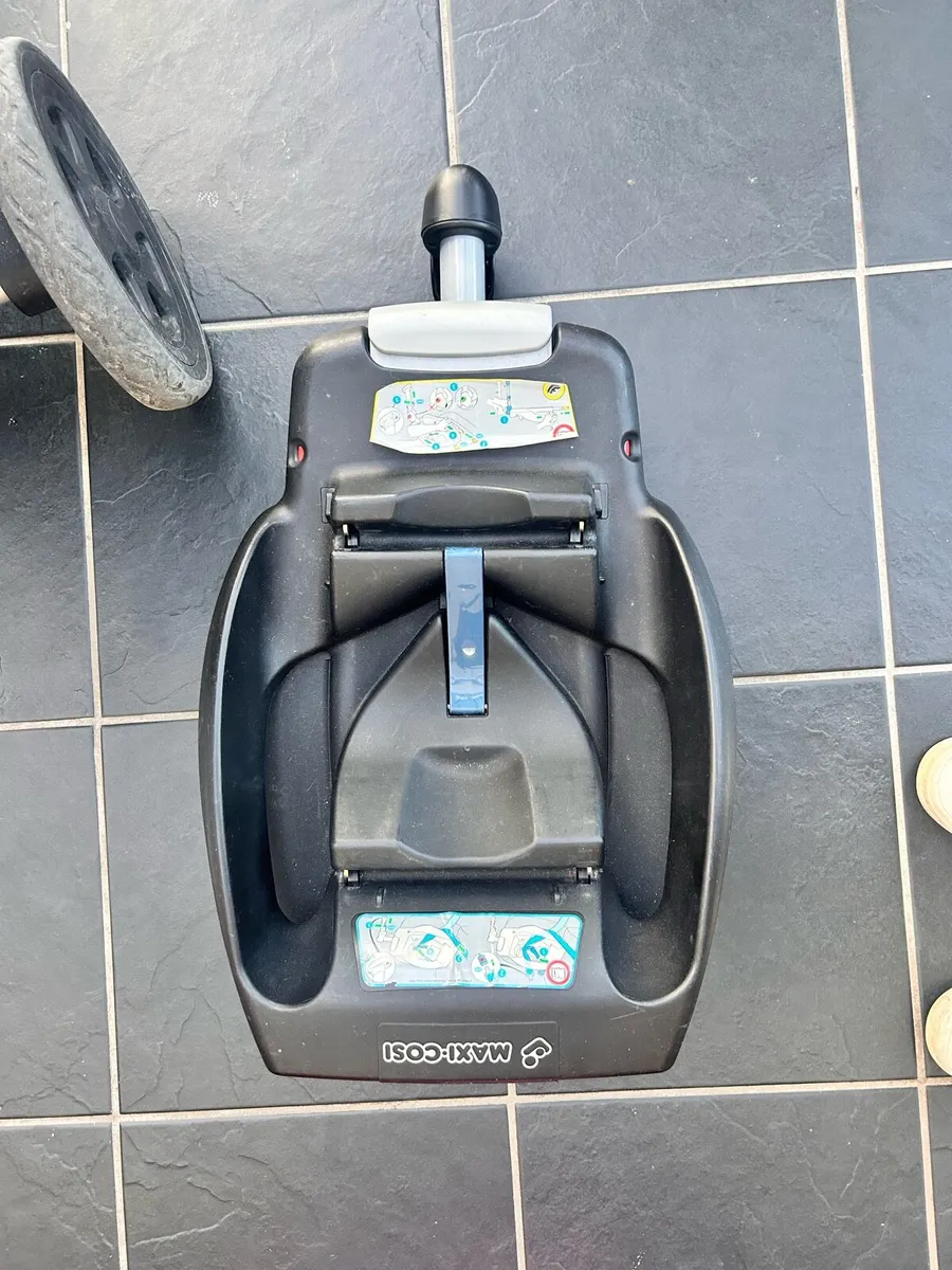 Joolz travel system - isofix and car seat - Image 3