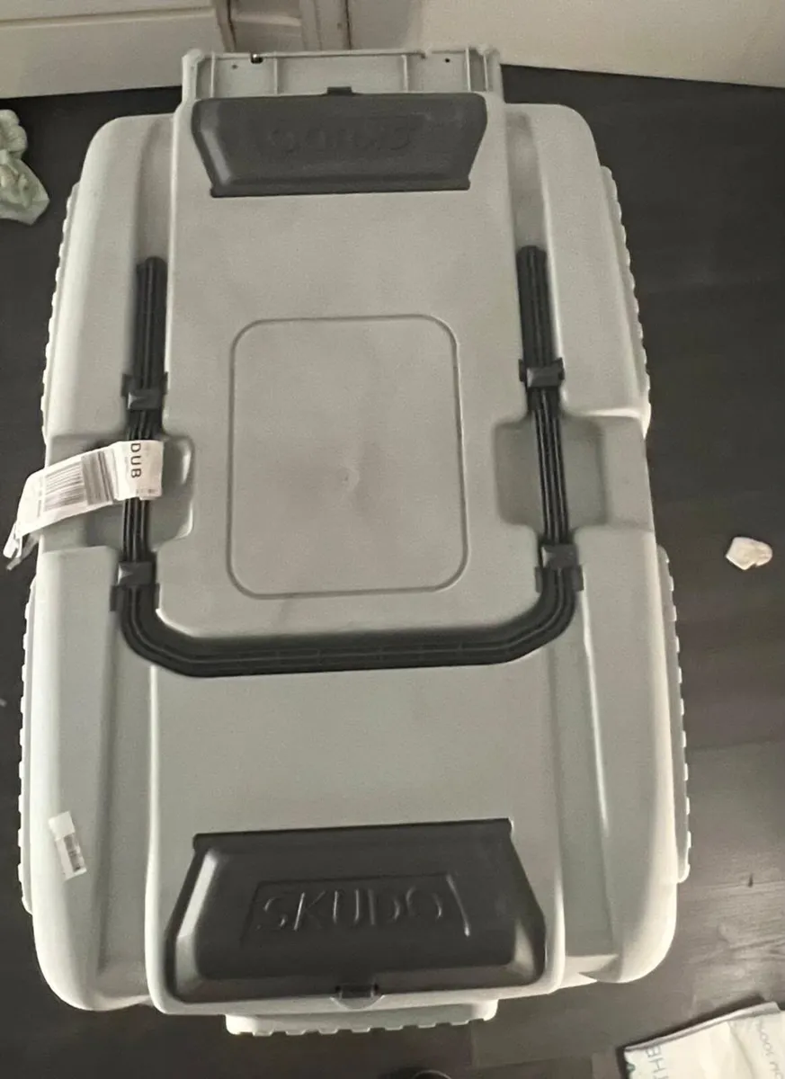 Skudo 6 IATA Dog Travel Crate Like New - Image 4