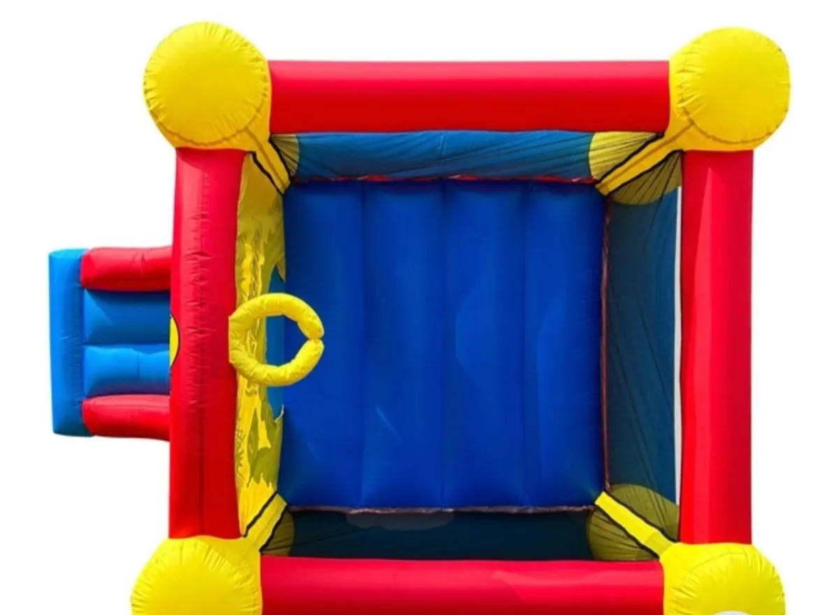 Bouncy castle - Image 2