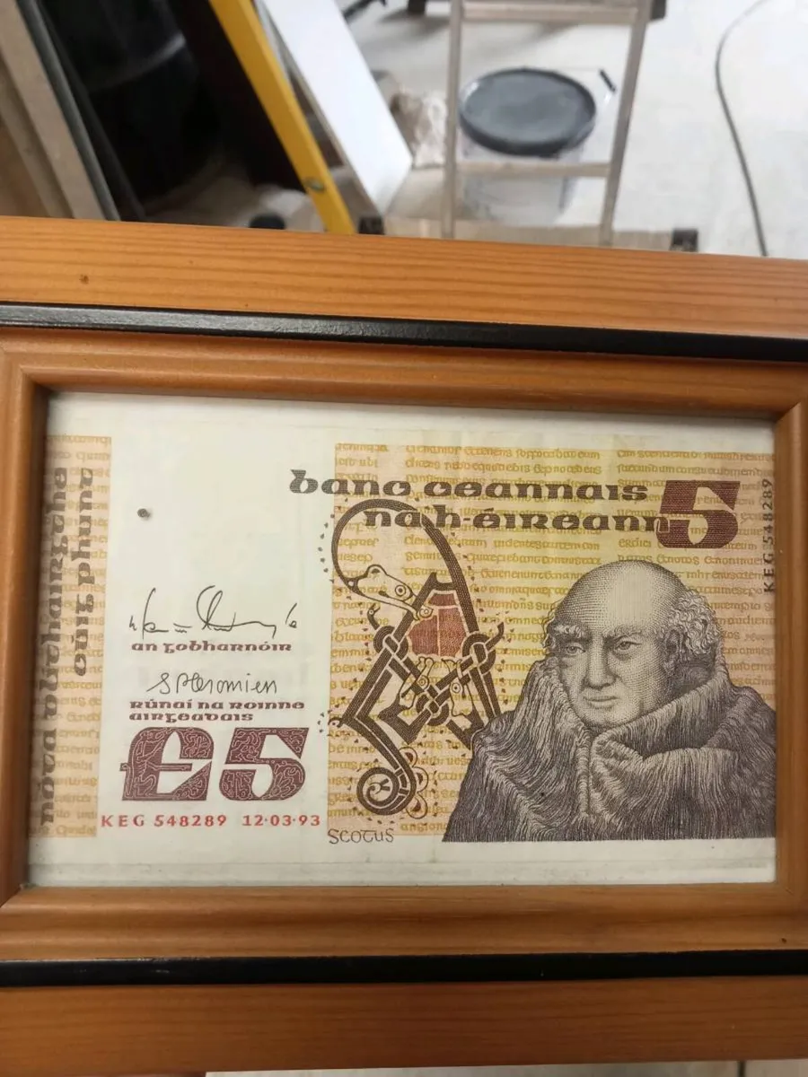Old 5 pound note in a frame - Image 2