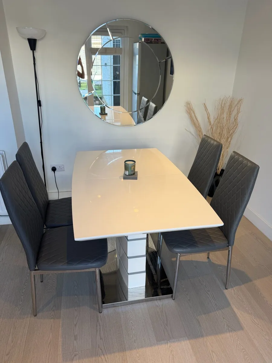 Dining table and chairs - Image 2