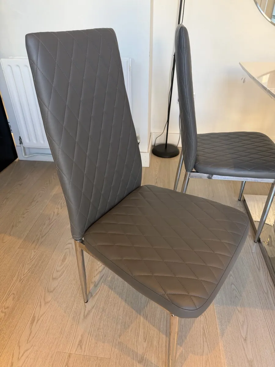 Dining table and chairs - Image 4