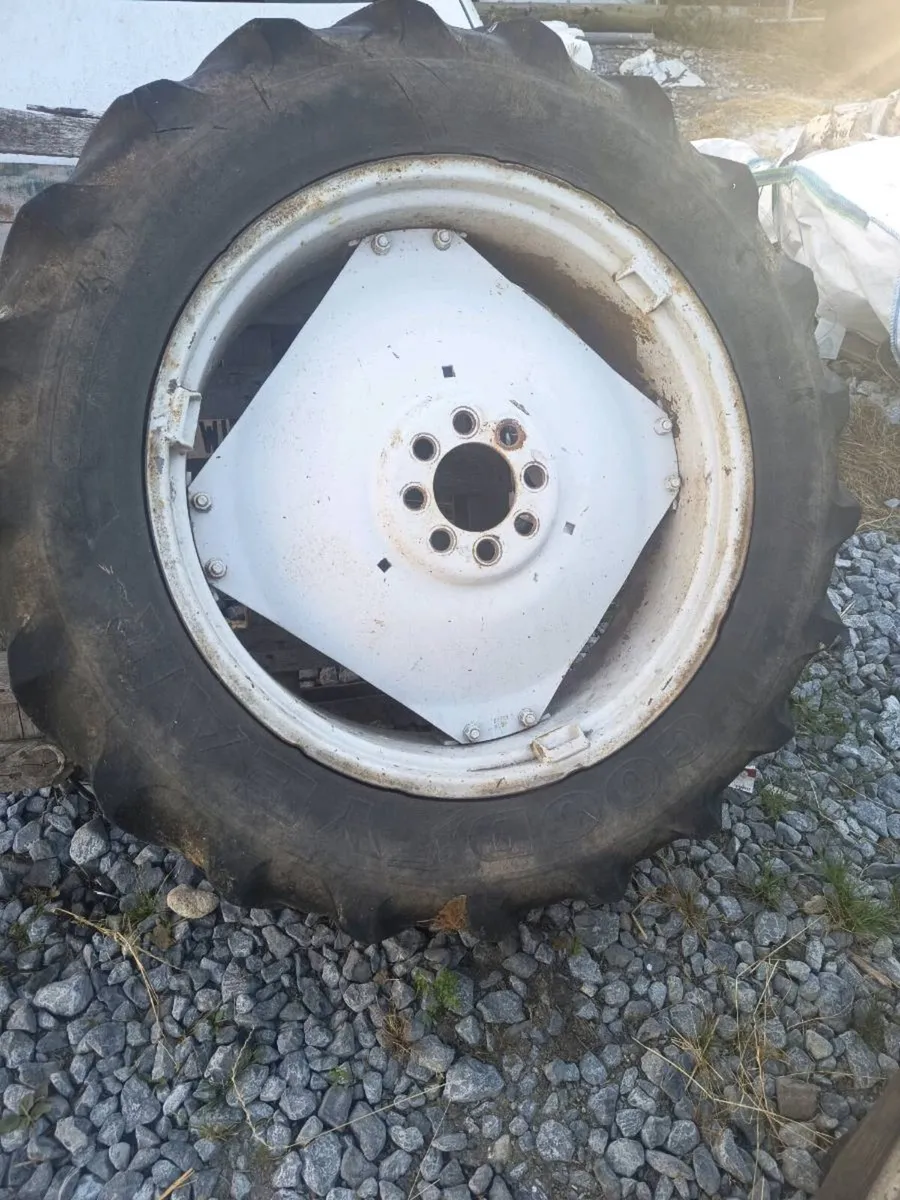 Ford Rims and tyres - Image 3