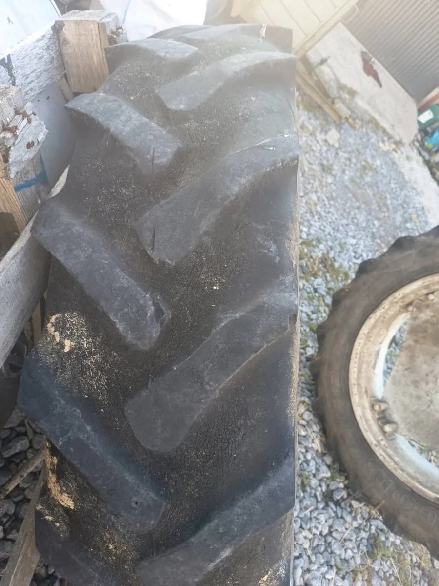 Ford Rims and tyres - Image 4