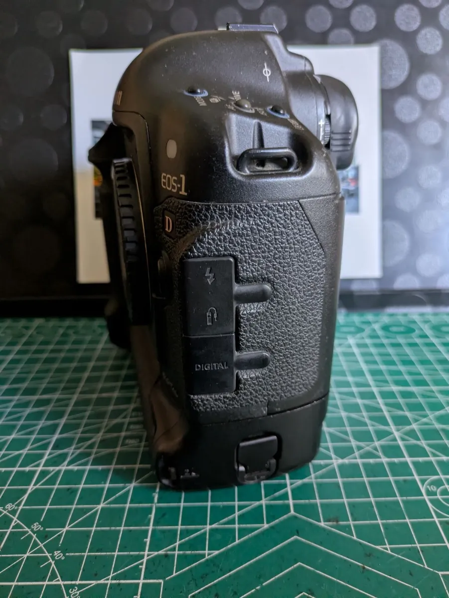 Canon 1D Classic Kodak CCD sensor Pro DSLR camera - Image 4