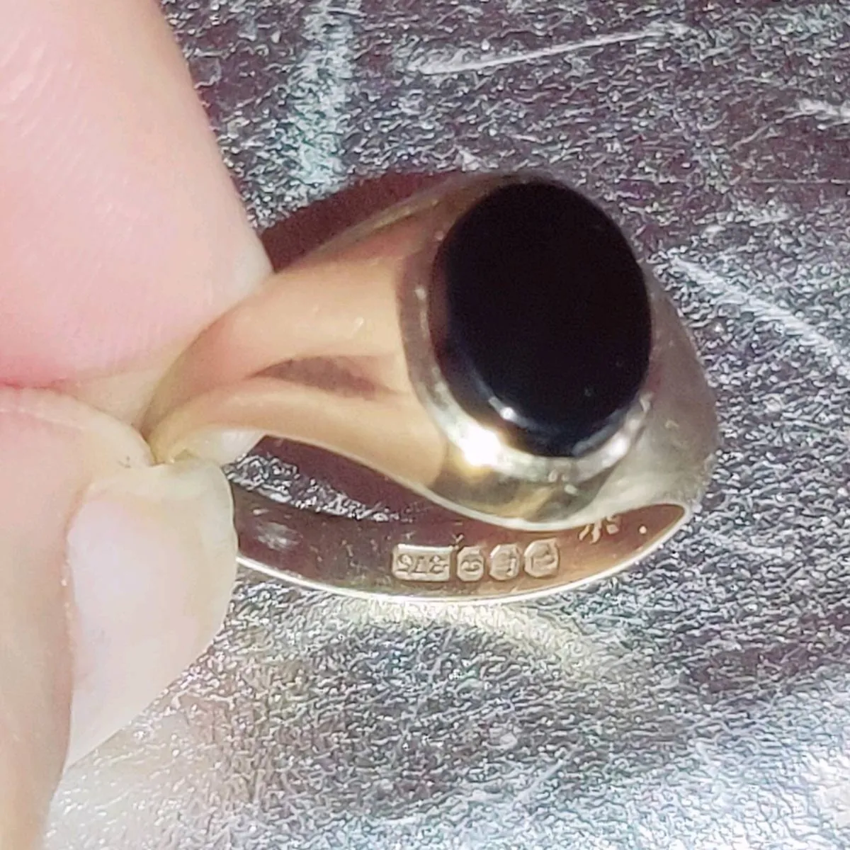 SHINY BLACK ONYX, 9CT Gold CHUNKY New Signet Ring - Image 2