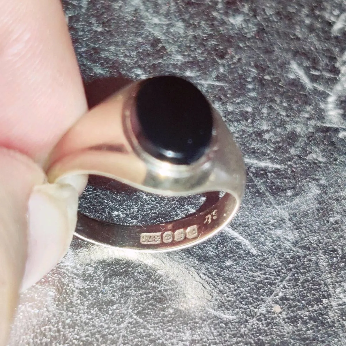 SHINY BLACK ONYX, 9CT Gold CHUNKY New Signet Ring - Image 1