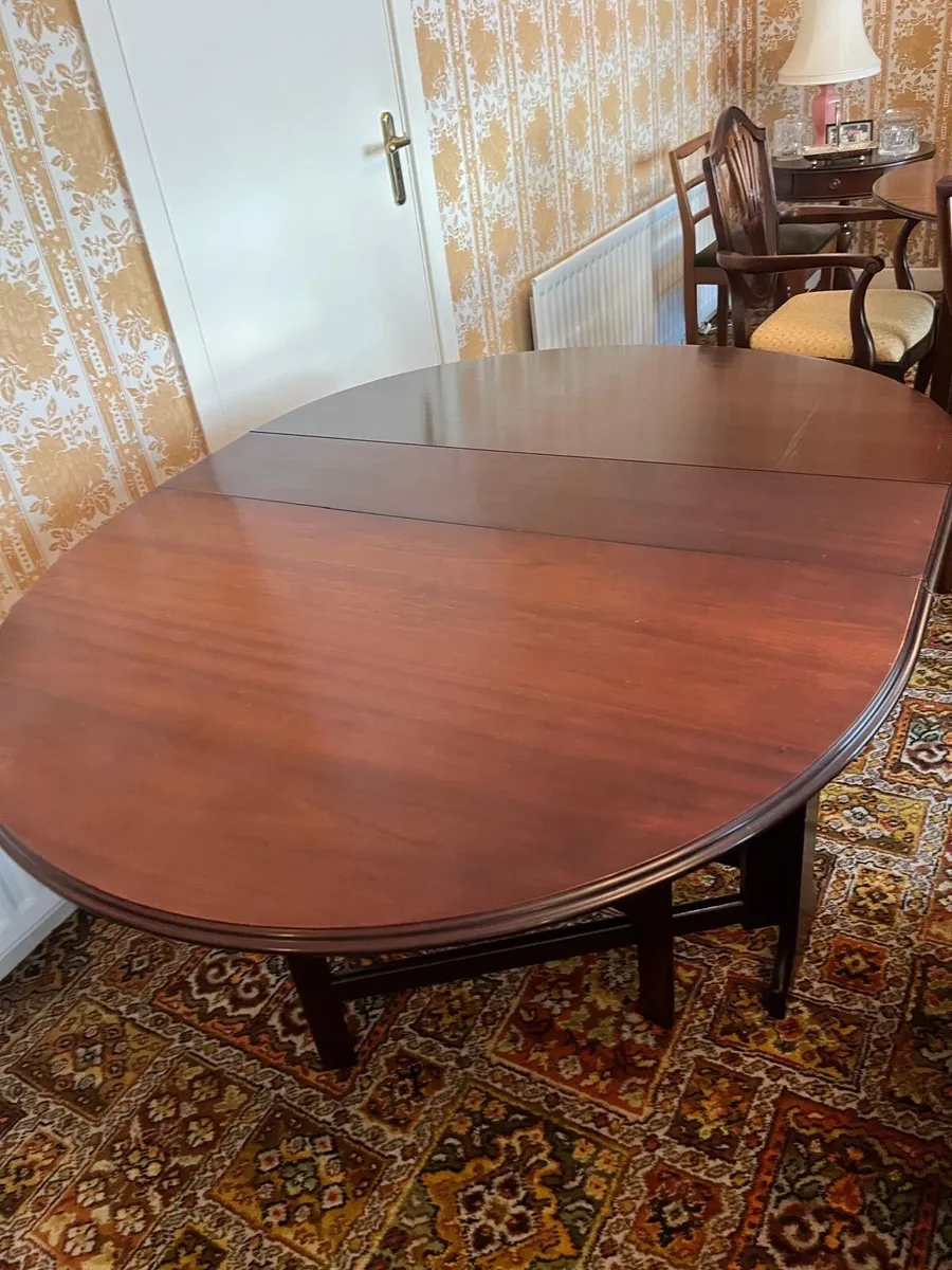 Dining table - Image 1