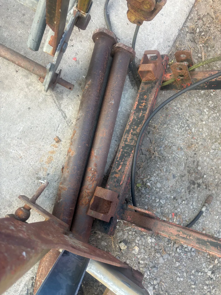 NUGENT BALE HANDLER FOR REPAIR - Image 2