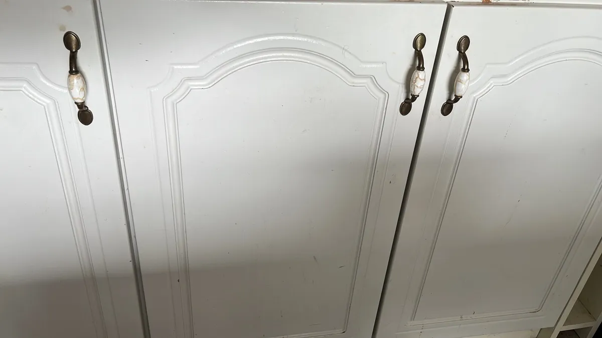 Full Kitchen Units - Image 1