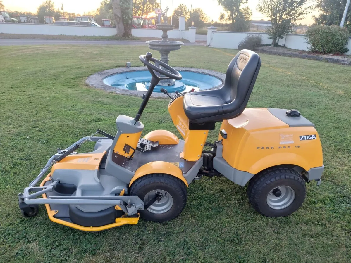 Stiga Articulated Ride On Lawnmower - Image 3