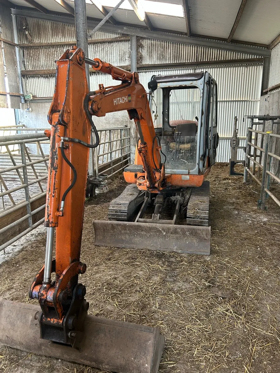 Hitachi Ex 30 Digger - Image 1
