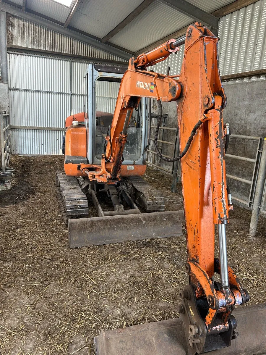 Hitachi Ex 30 Digger - Image 2