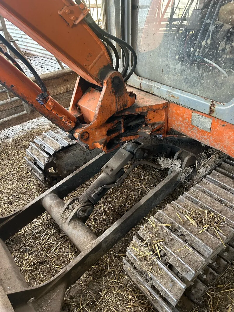 Hitachi Ex 30 Digger - Image 3