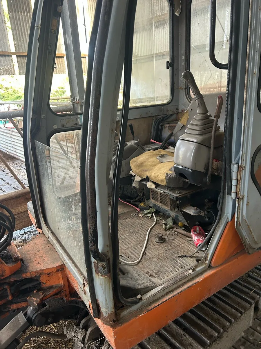 Hitachi Ex 30 Digger - Image 4