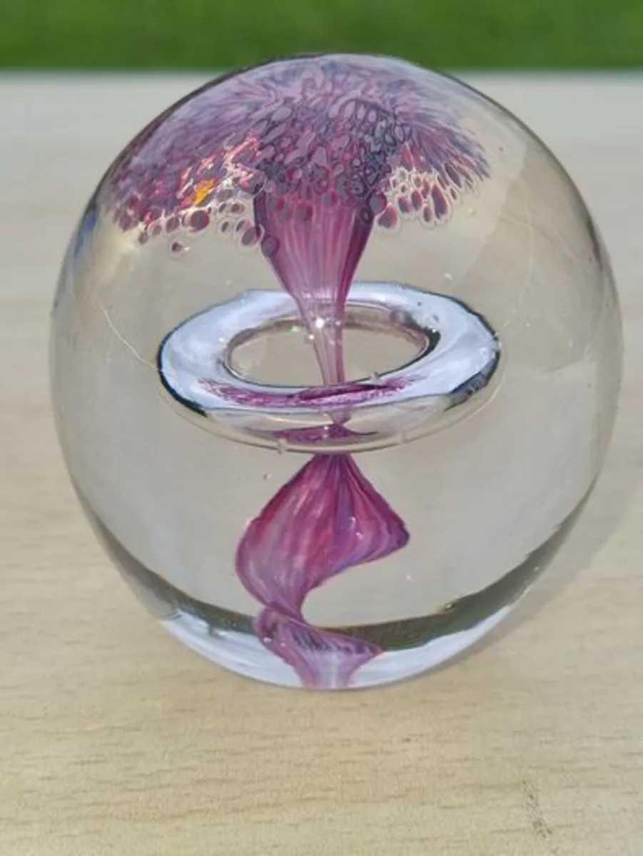 Glass paperweight by Jerpoint Glass - Image 1