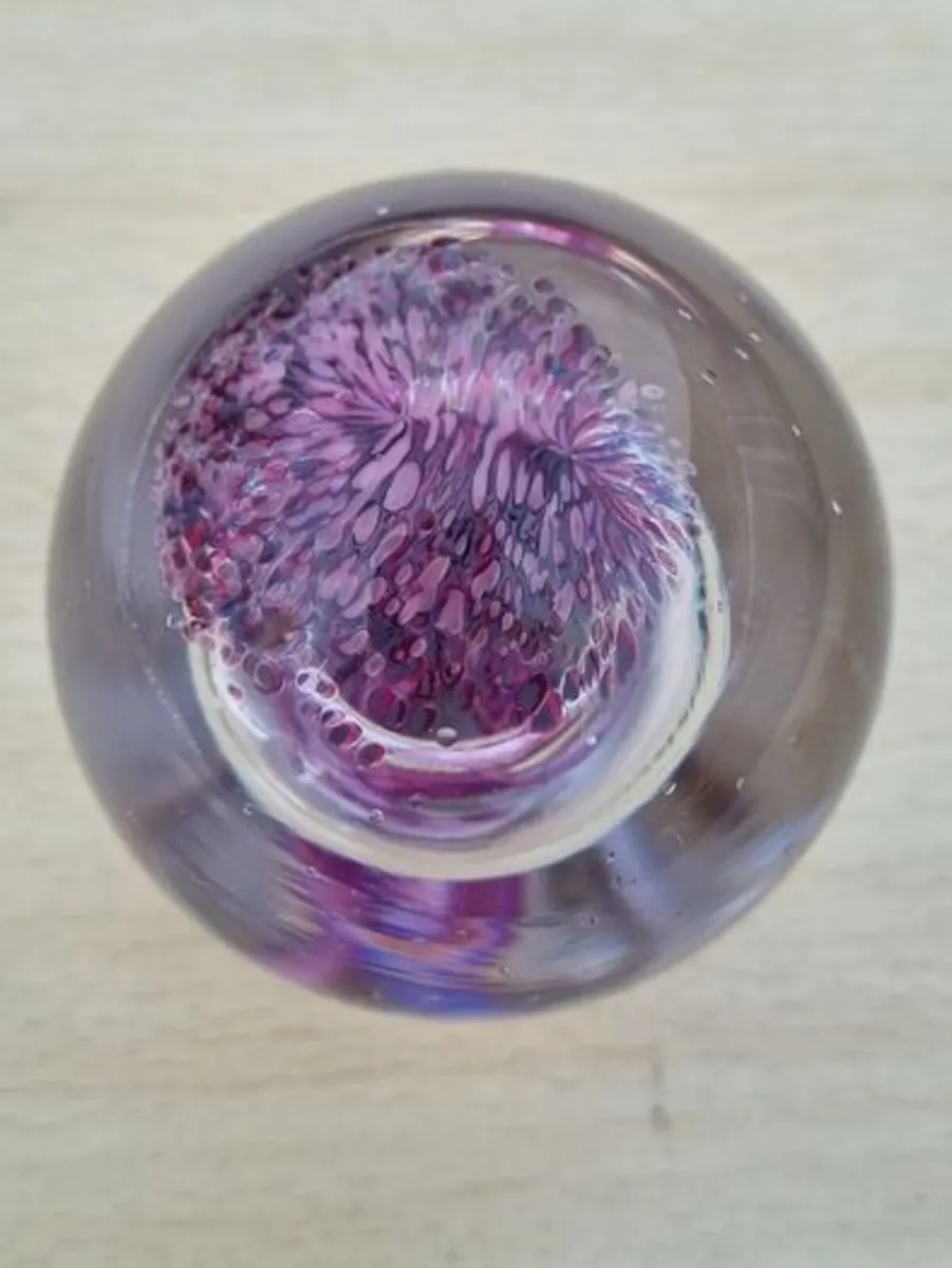 Glass paperweight by Jerpoint Glass - Image 2