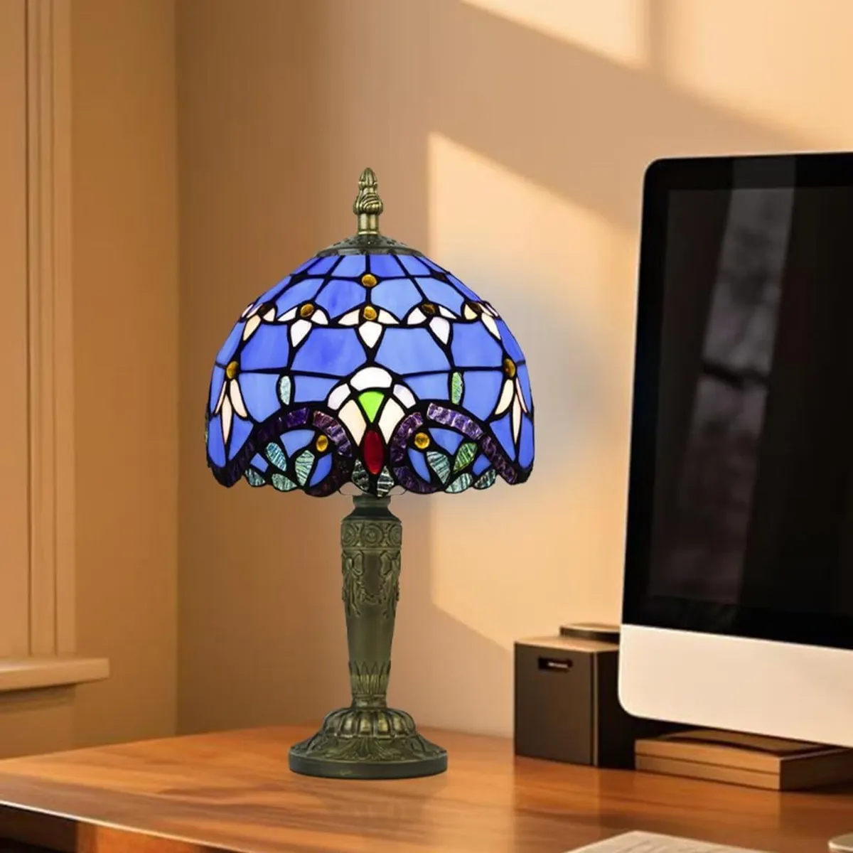 Small Tiffany Style Table Lamp 3 Colour - Image 3