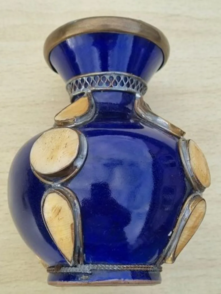 Traditional Moroccan ceramic vase - Image 3