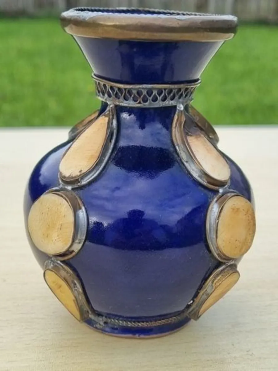 Traditional Moroccan ceramic vase - Image 1