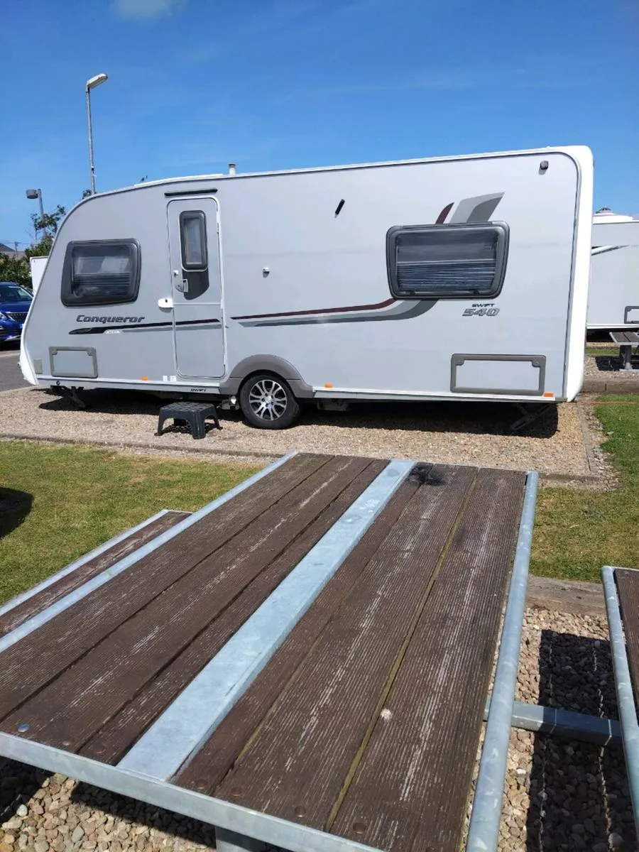 A caravan - Image 3