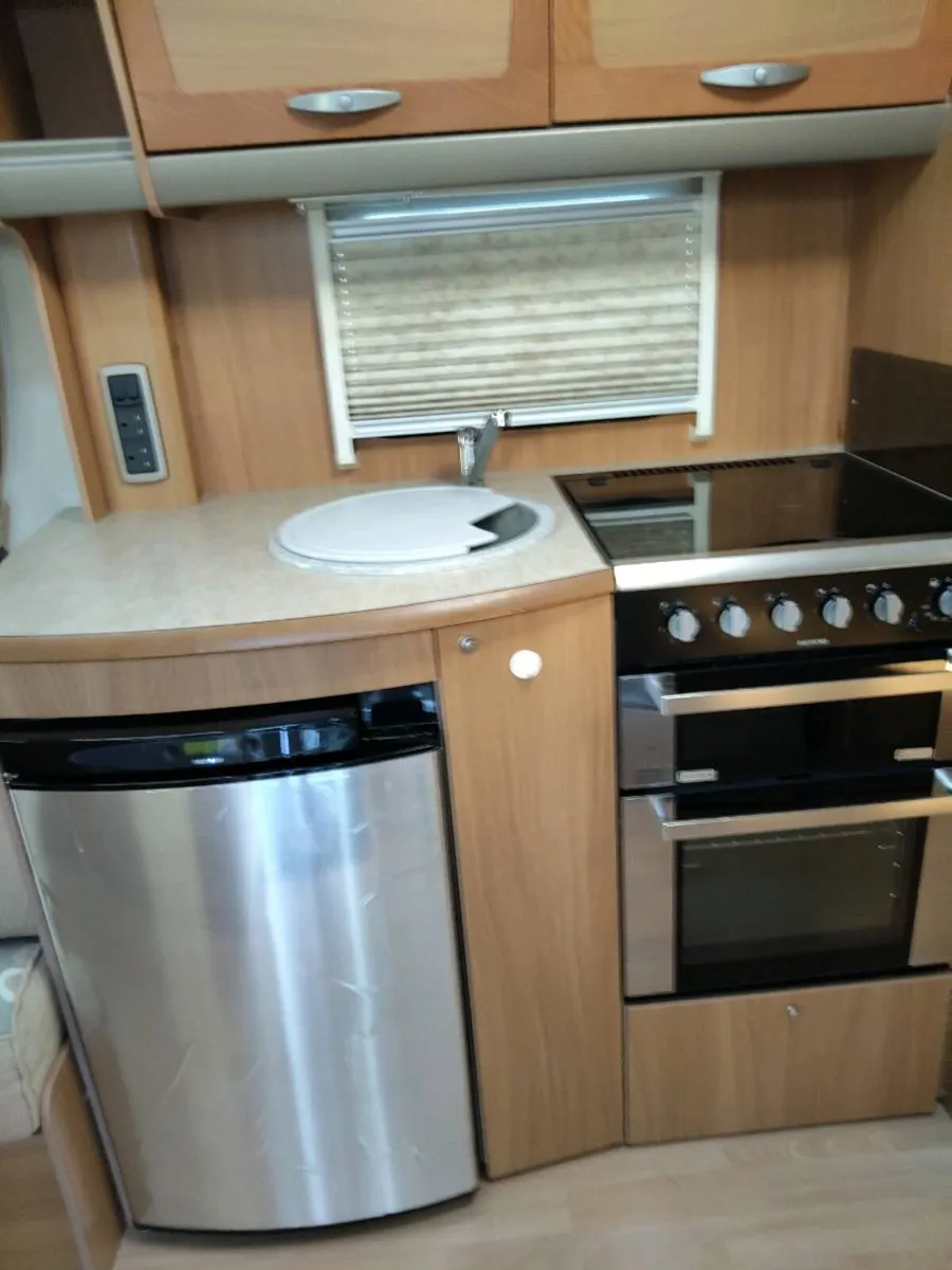 A caravan - Image 4