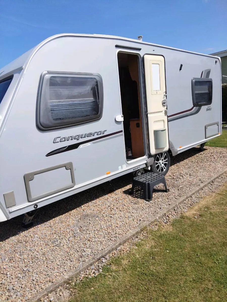 A caravan - Image 1