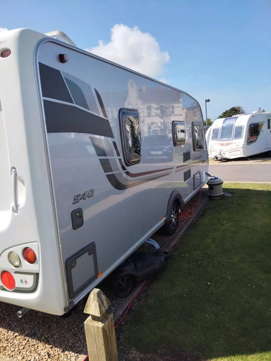 A caravan - Image 3