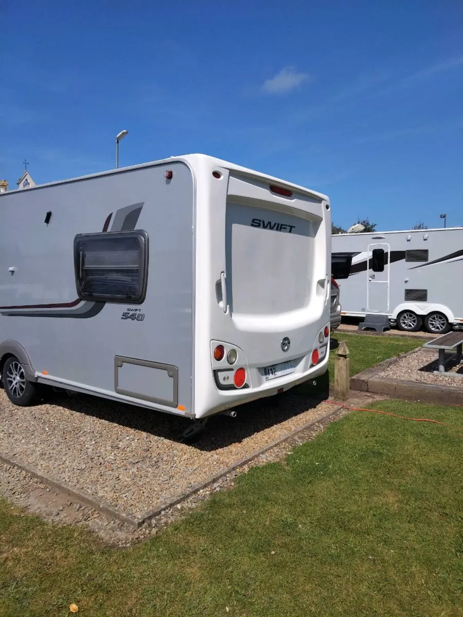 A caravan - Image 4